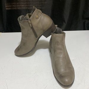 Kim Rogers gray ankle boots size 9.5